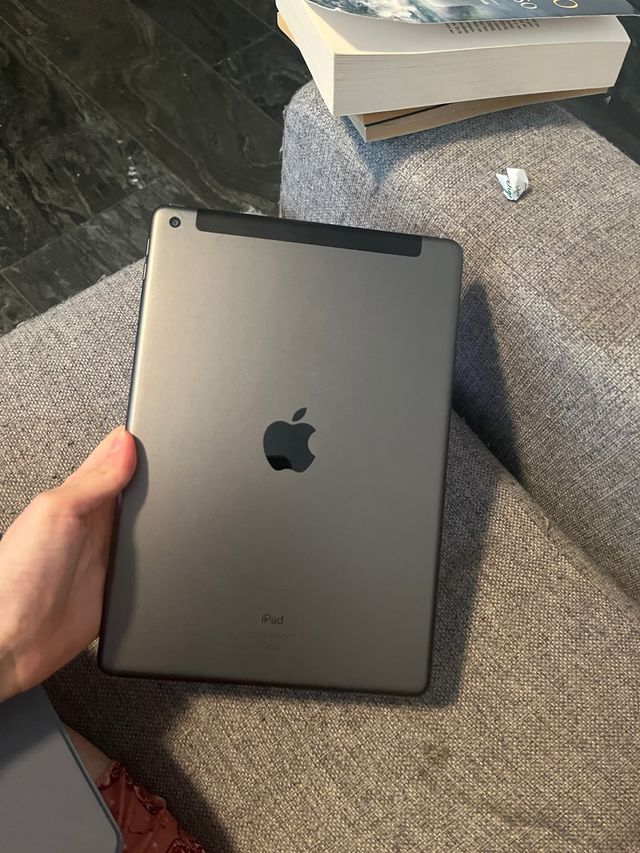 iPad 7ª Gen Gris + Pencil + Keyboard