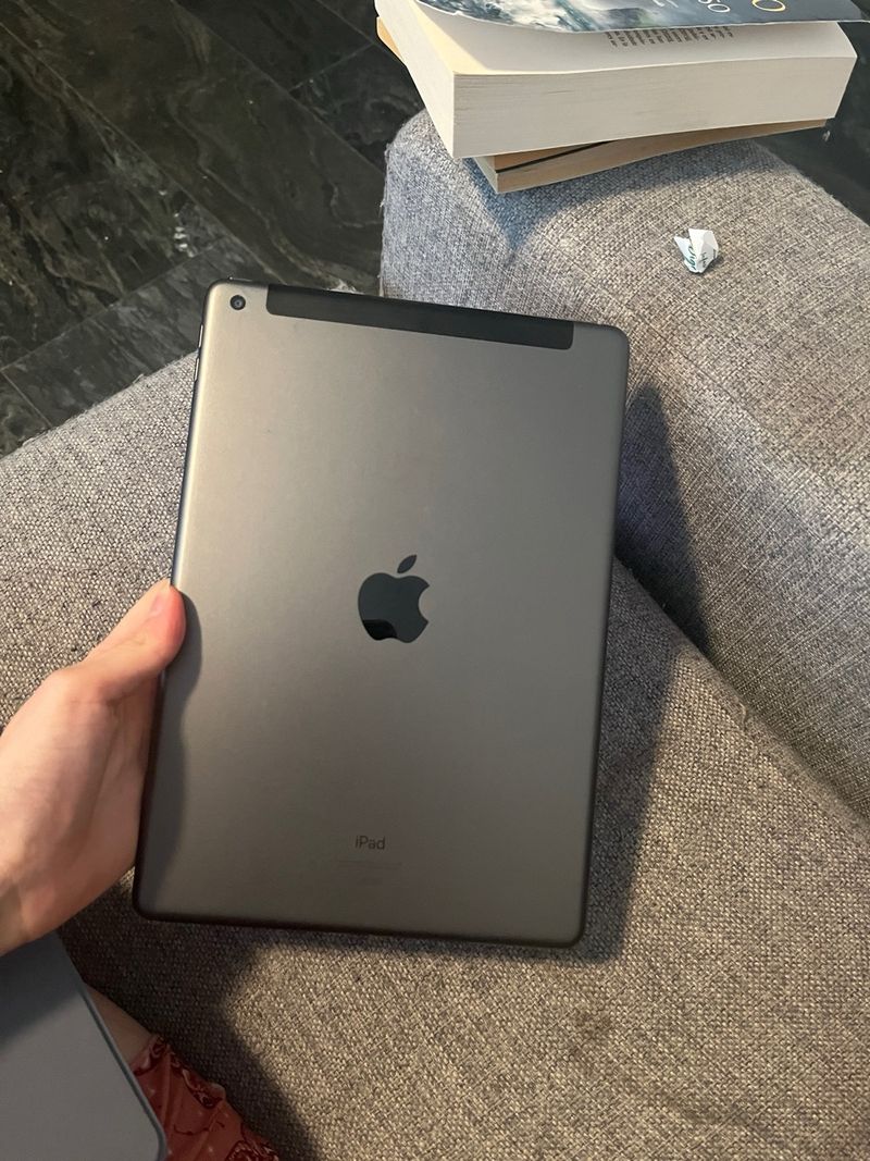 iPad 7ª Gen Gris + Pencil + Keyboard
