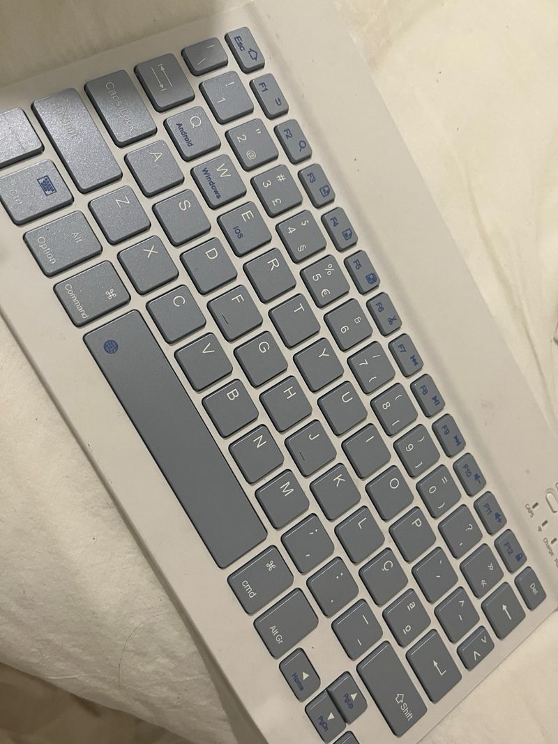 iPad 7ª Gen Gris + Pencil + Keyboard afbeelding 6