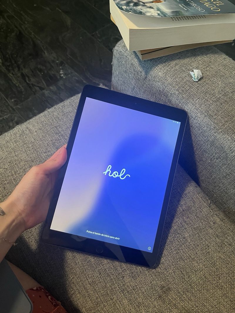 iPad 7ª Gen Gris + Pencil + Keyboard afbeelding 2