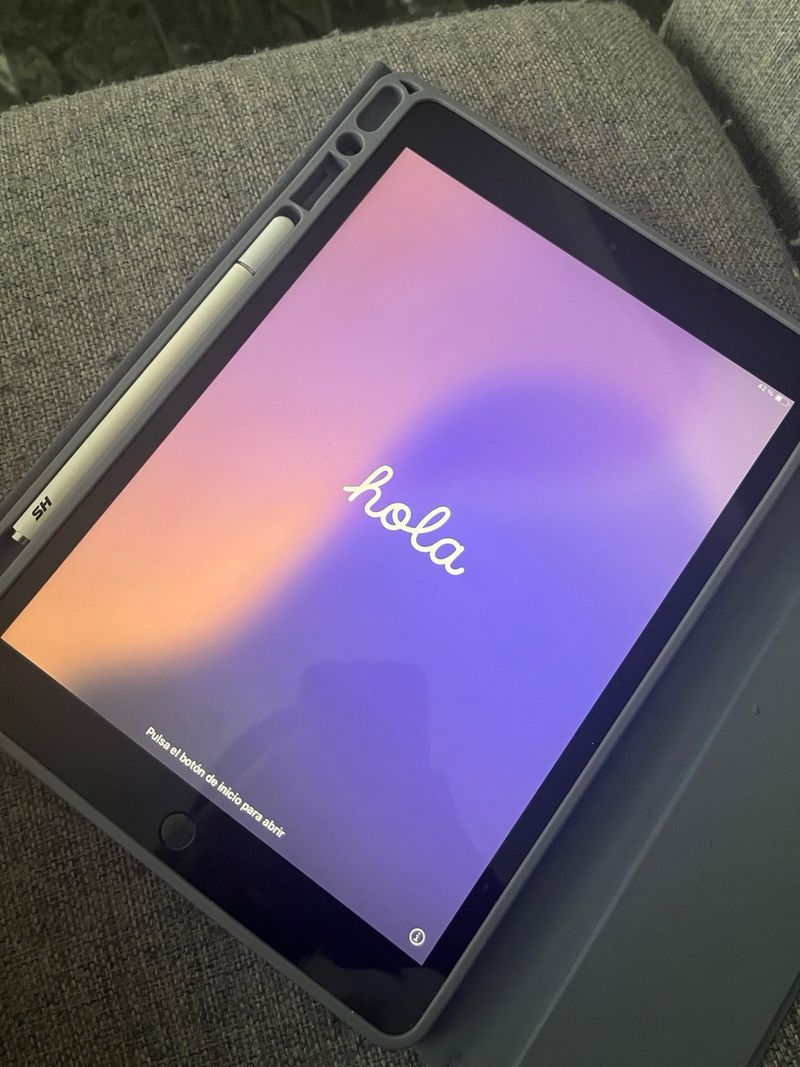 iPad 7ª Gen Gris + Pencil + Keyboard afbeelding 3