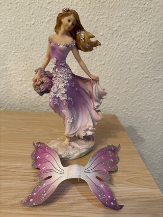 Figura Hada con Alas Moradas