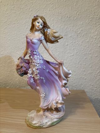 Figura Hada con Alas Moradas