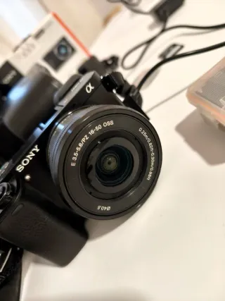Cámara Sony Alpha 6000 ILCE + Accesorios
