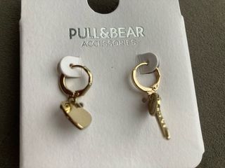 Pendientes Pull&Bear Corazón y Llave Dorados