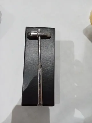 Martillo de reflejos médico
