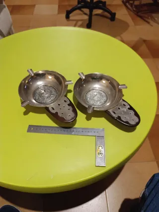 2 Ceniceros Decorativos Metal y Piel
