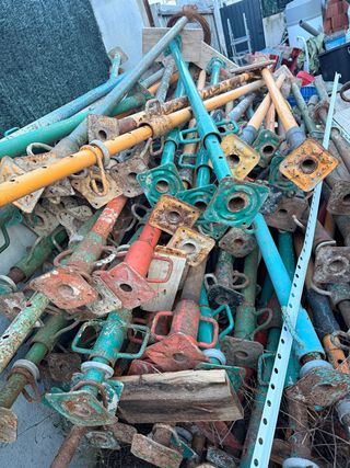 Puntales de obra metálicos