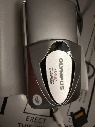 Cámara Olympus D-575 Zoom Digital