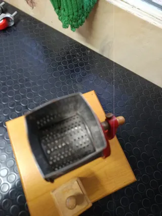 Máquina de rallar pan antigua