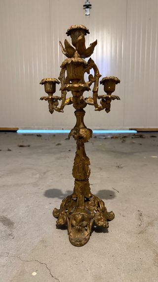 Candelabro antico in metallo dorato