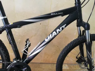 Bici MTB Marca: GIANT, Modelo: BOULDER, 26", S