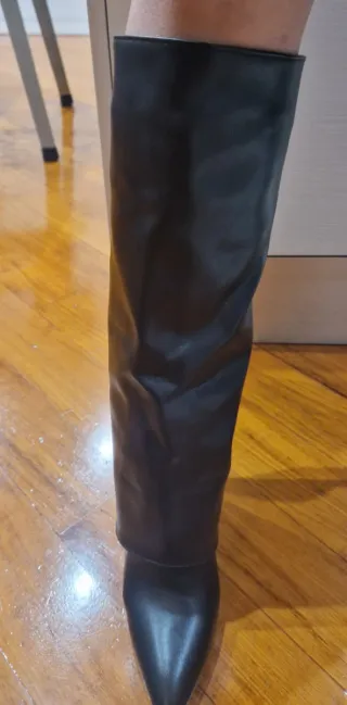 Stivali neri in pelle con tacco