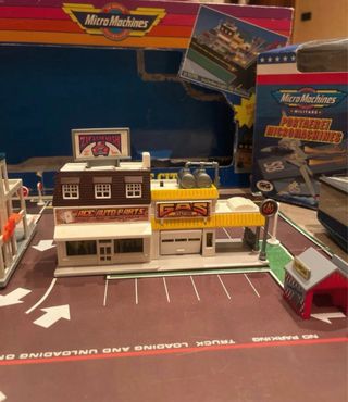 Micro Machines Portaerei Militare e C-7 Air Cargo