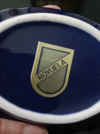 Bandeja de cerámica azul y oro