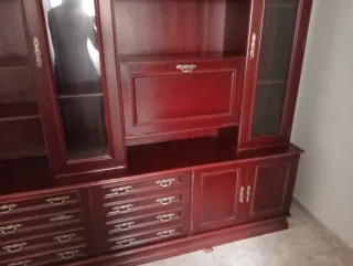 Mueble de salón madera y cristal