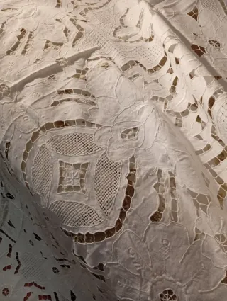 Mantelería Reichelier Bordada