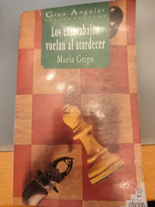 Los escarabajos vuelan al atardecer (Gran Angul...