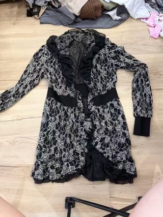 Tutti i tipi di vestiti e pantaloni da donna