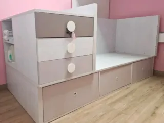 SOLO HOY! Cama con cajones y mesita auxiliar