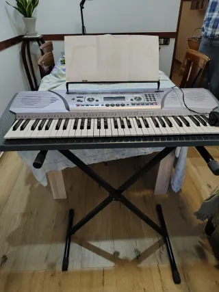 Teclado Piano Eléctrico Ashton con Patas