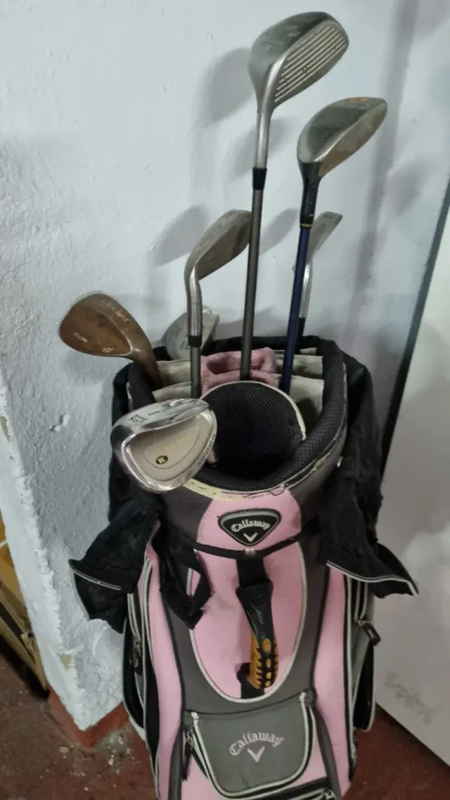 PONGA EL PRECIO.Bolsa de golf Callaway rosa y gris