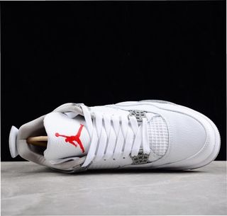 Jordan 4 Retro Talla 37.5 Blancas Grises