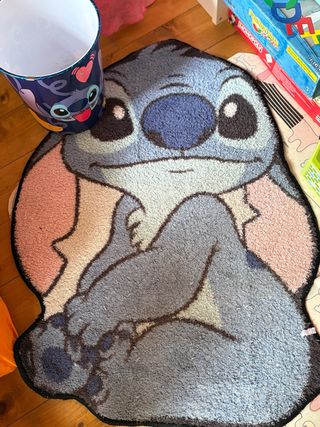 Alfombra y papelera Stitch