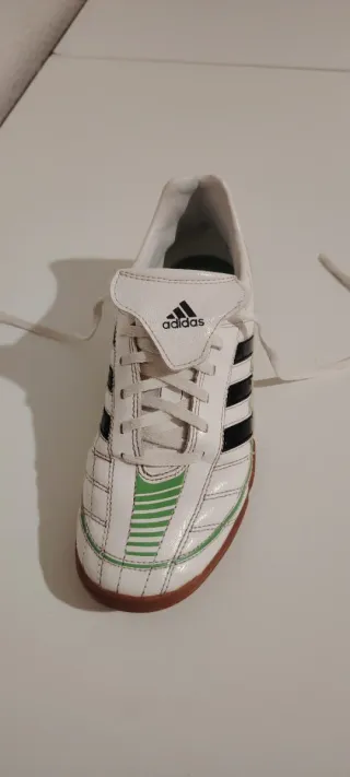 Deportivas fútbol sala Adidas blancas y verdes