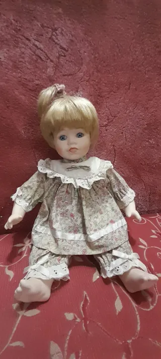 Bambola in ceramica Alice the promenade