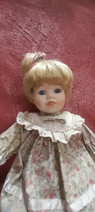 Bambola in ceramica Alice the promenade