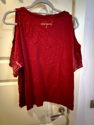 Camiseta Desigual Roja y Dorada