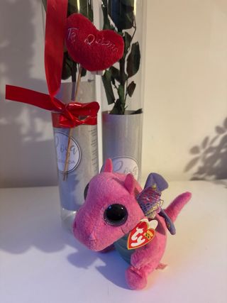 Pack 2 Rosas Preservadas + Peluche Dragón Rosa