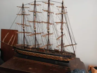 Maqueta de barco de vela