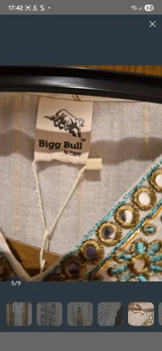 Vestido Boho Blanco con Detalles Dorados