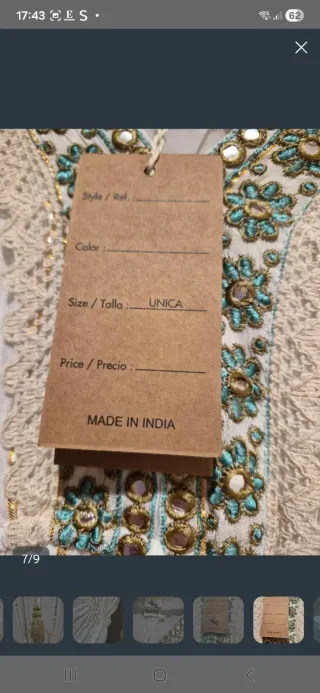 Vestido Boho Blanco con Detalles Dorados