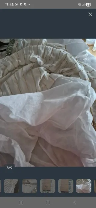 Vestido Boho Blanco con Detalles Dorados