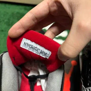 Jordan Retro 4 Bred Reimagined Size 42 Oferta