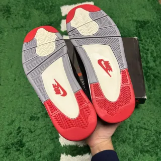 Jordan Retro 4 Bred Reimagined Size 42 Oferta