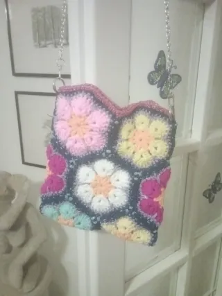 Borsetta uncinetto floreale tracolla