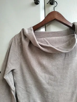 Jersey beige cuello vuelto