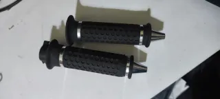 Puños de moto negros con detalles cromados, nuevos