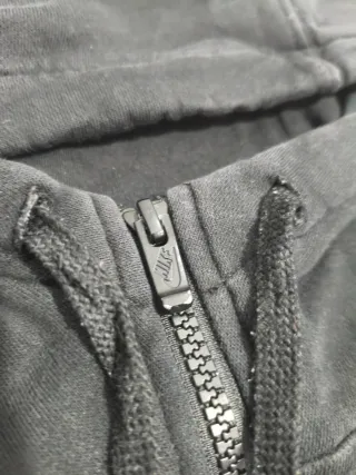 Sudadera Nike con cremallera y logo bordado L