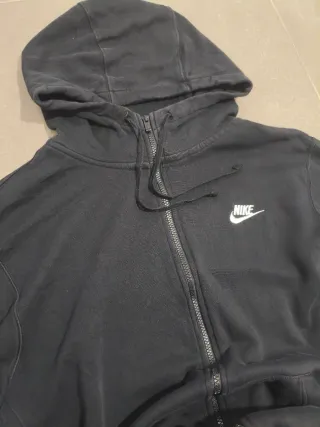 Sudadera Nike con cremallera y logo bordado L