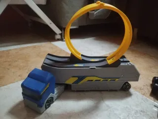 Lote camión pista y varios coches algunos Hot Whee