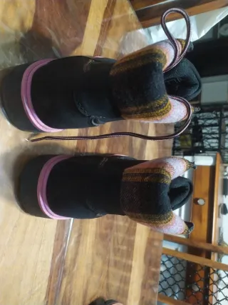 Botas negras con detalles rosas y nar. T41 y 42