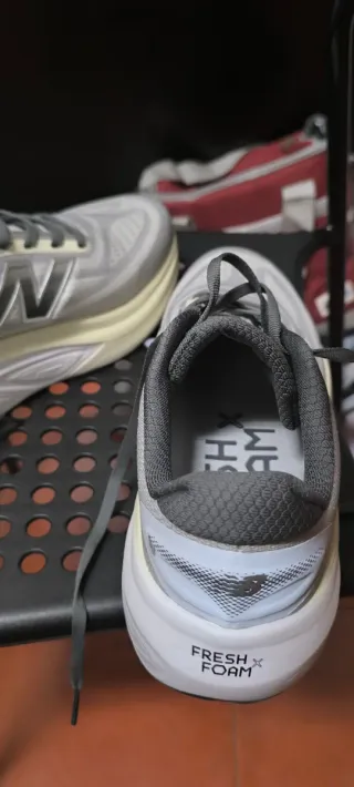 Sapatilhas New Balance Cinza e Branco