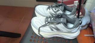 Sapatilhas New Balance Cinza e Branco