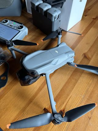 Dron DJI Air 3S con Mando RC2