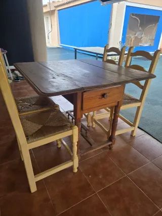 Mesa extensible madera con 4 sillas